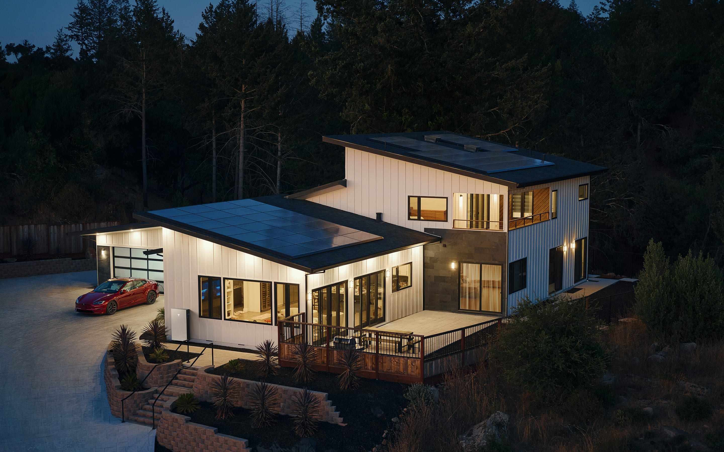Ranch style home powered by Tesla solar panels and Powerwall