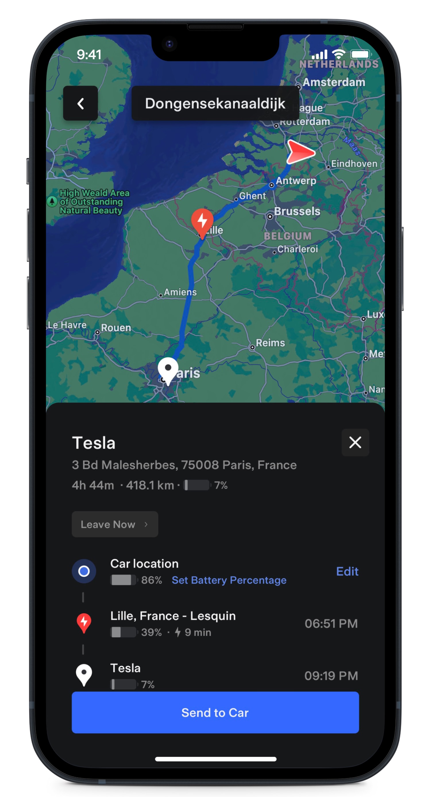 Tesla-sovelluksen näyttö, jossa näkyy karttareitti ja latauspiste reitin varrella. 