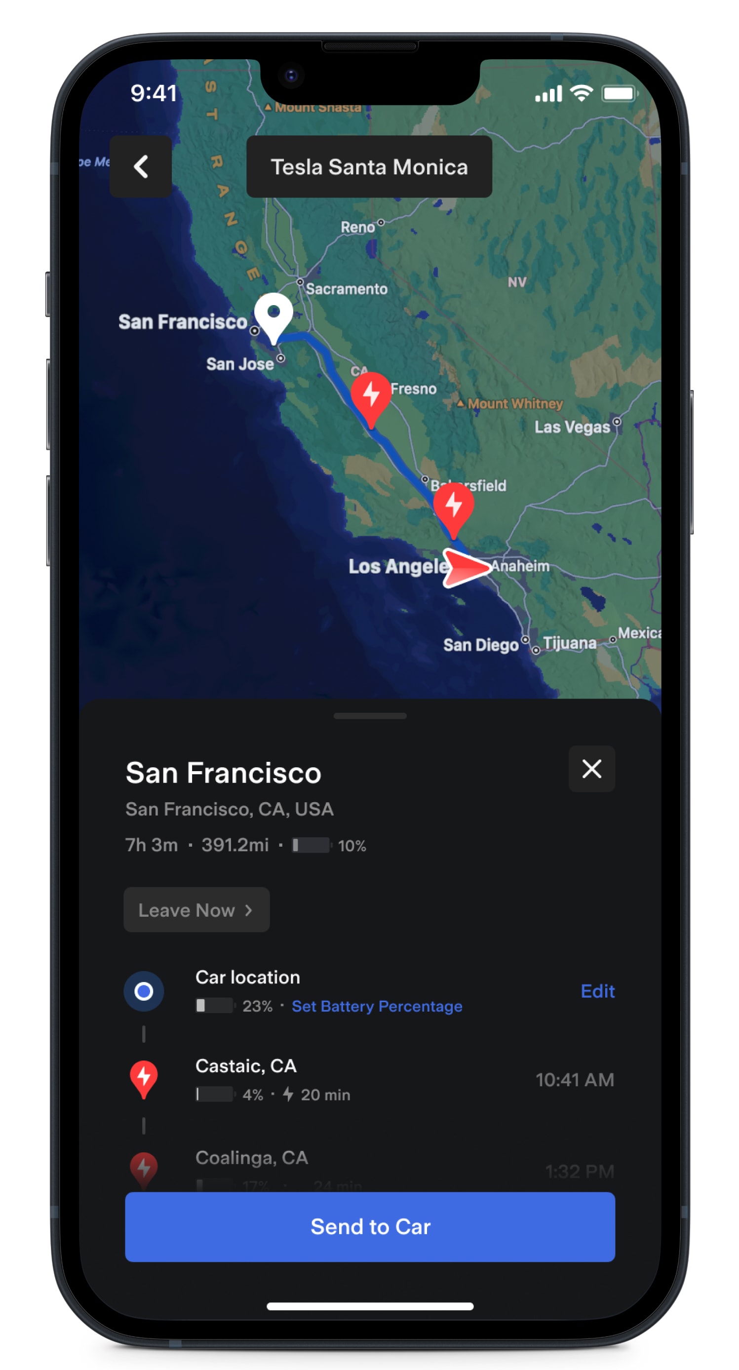 Pantalla de la aplicación de Tesla que muestra una ruta en el mapa con una parada para carga en el camino. 