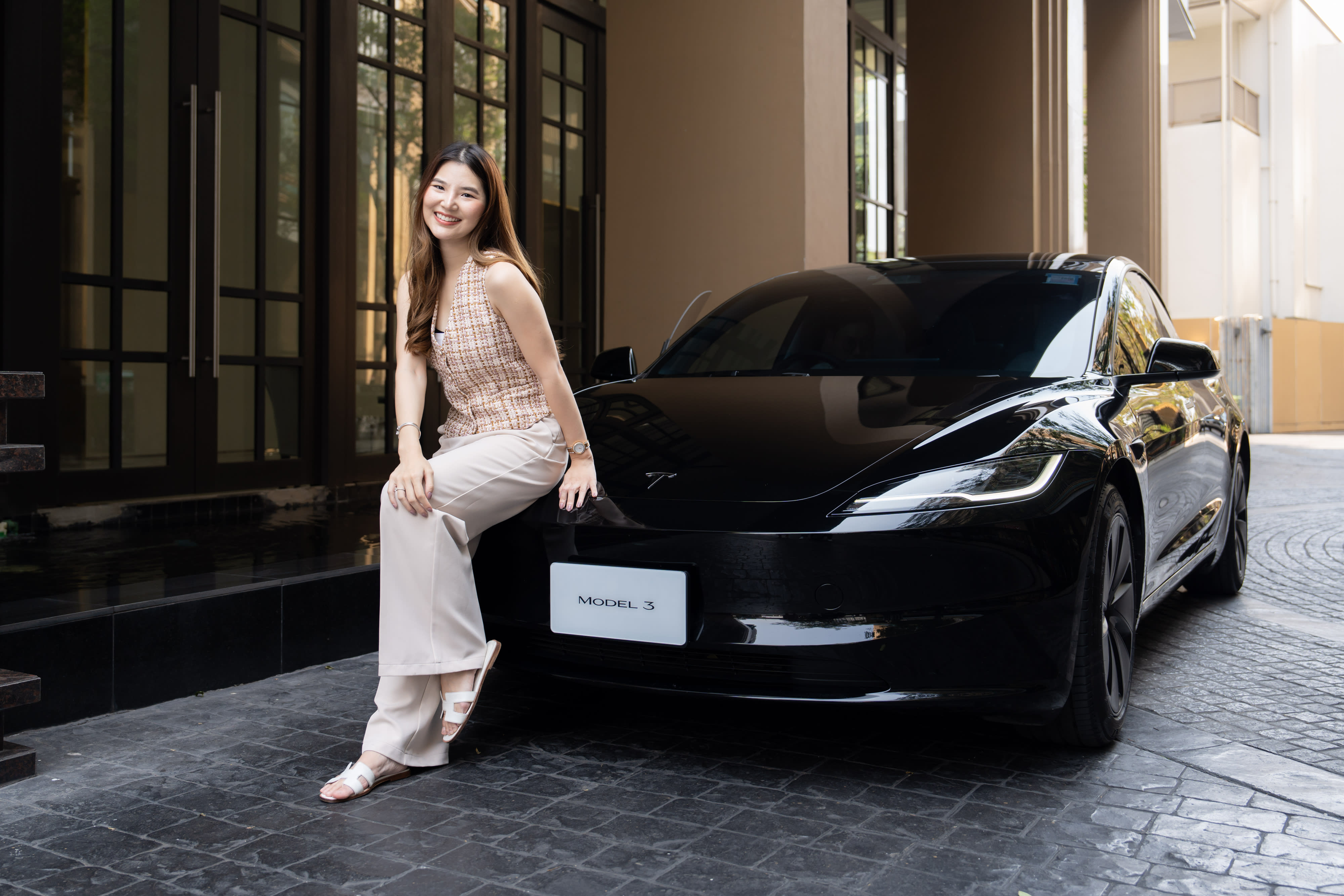 Model 3 คำตอบของผู้หญิงยุคใหม่ที่รักการขับรถ แม้ในวันที่รถติด