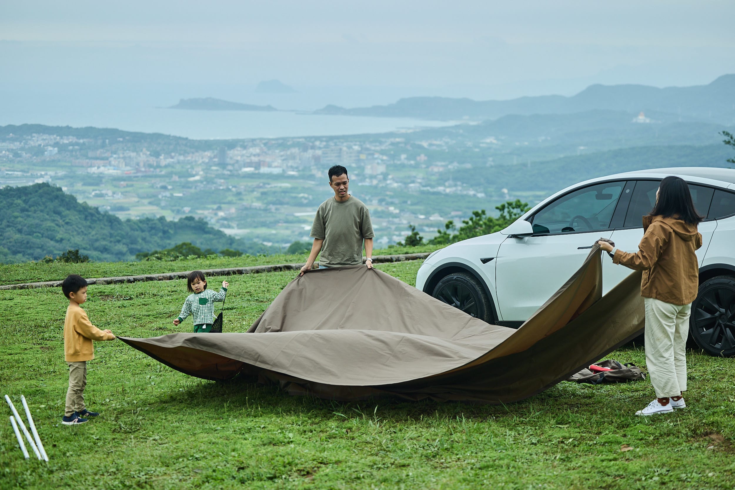 純電野宿，與 Model Y 一起擁抱自然美好