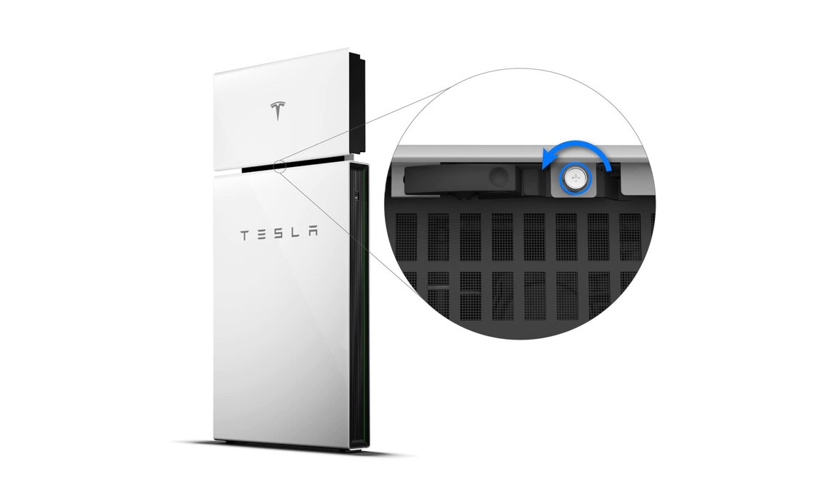 Diagram of captive fastener on the Powerwall+ solar assembly door