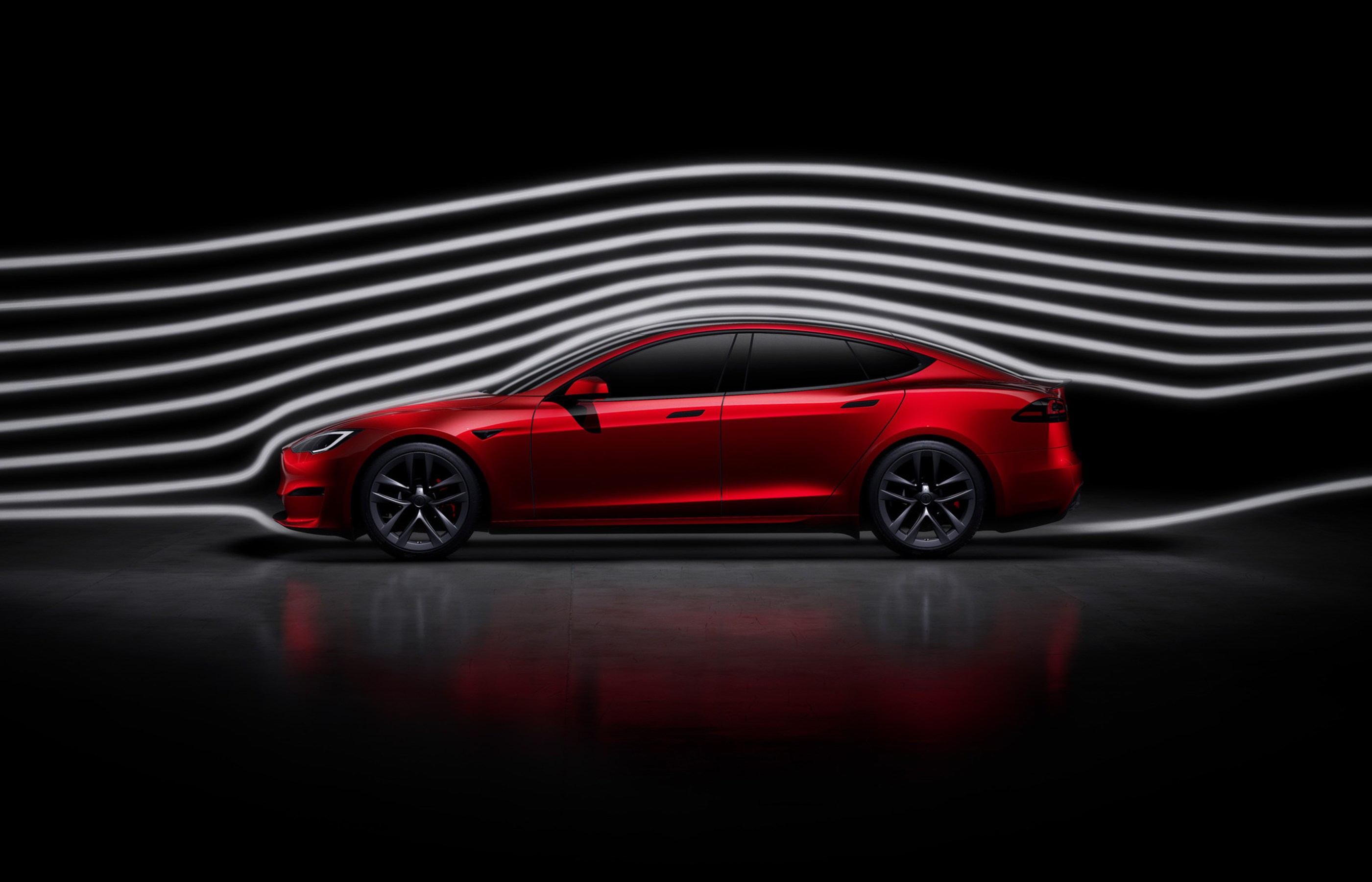 Vista lateral de un Model S Plaid Ultra Rojo con una ilustración del rendimiento aerodinámico