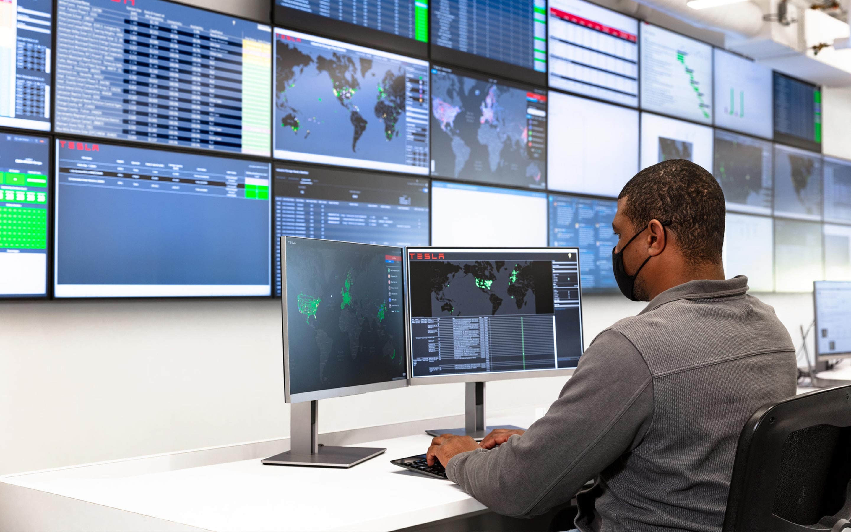 Tesla employee monitoring sites at Network Operations Center