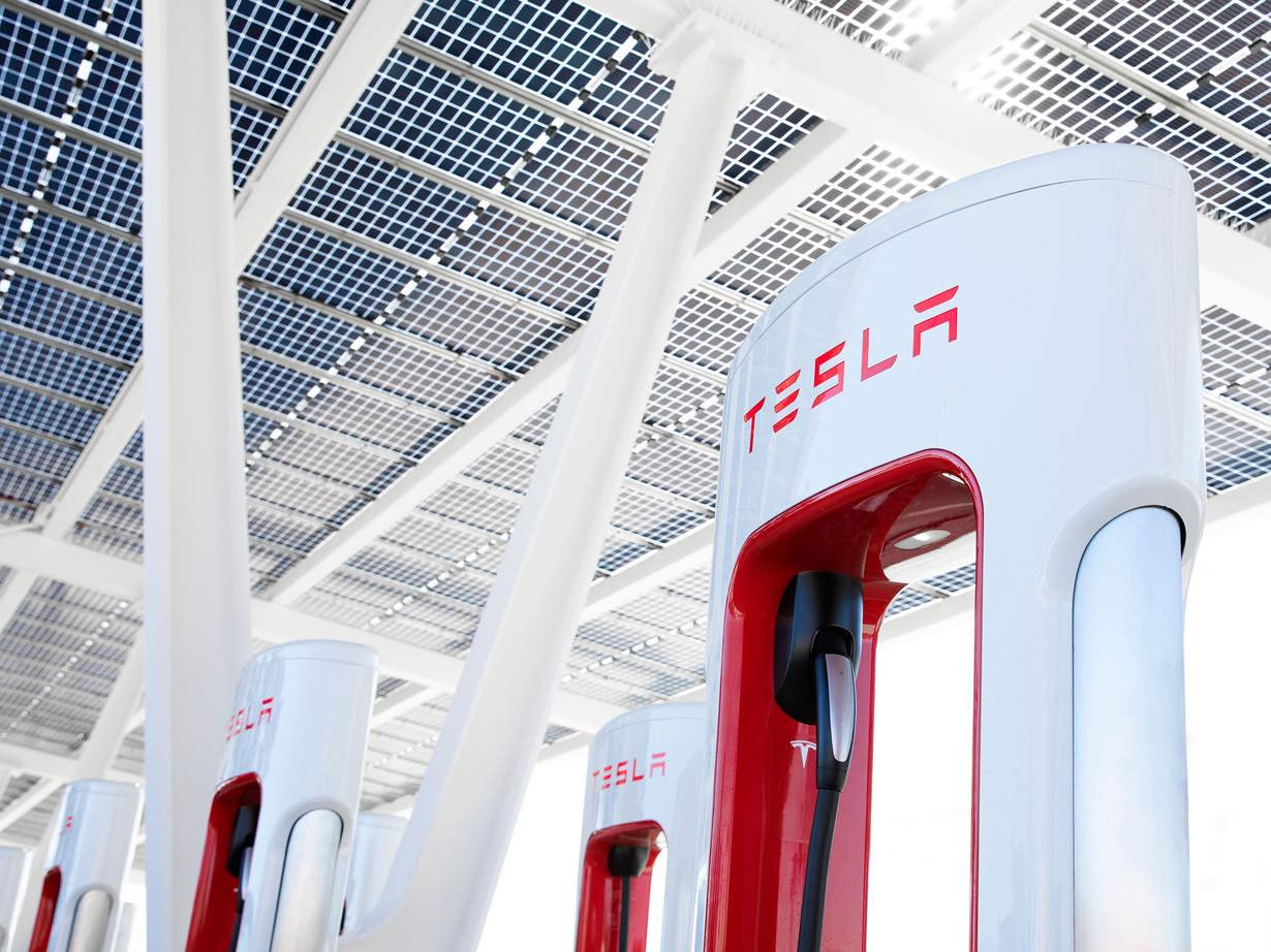 Tesla スーパーチャージャー