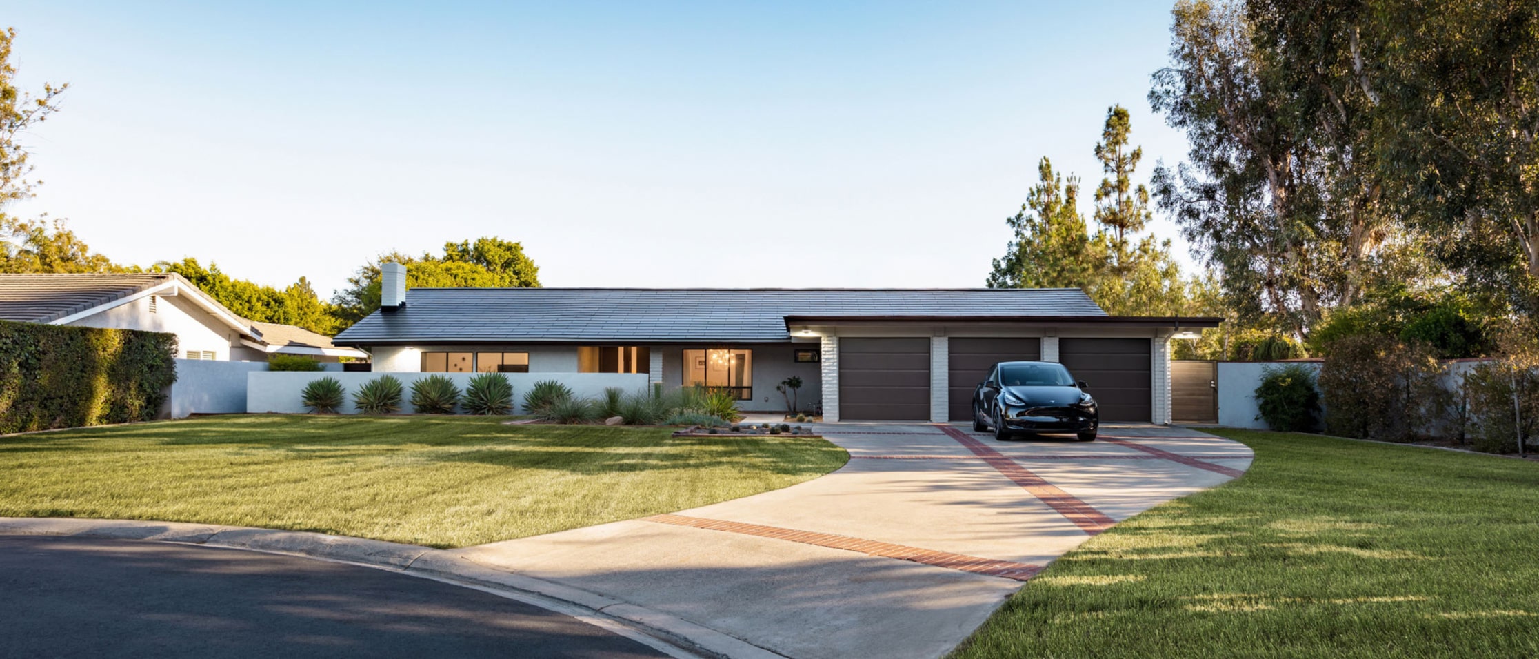 Σπίτι που τροφοδοτείται από προϊόντα Tesla Energy